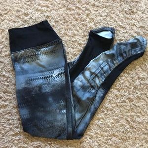 Nike blue patterned yoga leggings